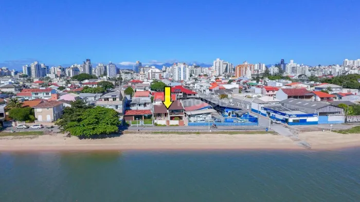 Casa 3 Dormitórios - Balneário - Florianópolis, SC