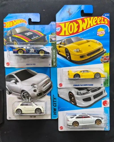 Duas Miniaturas Hotwheels raras a sua escolha.
