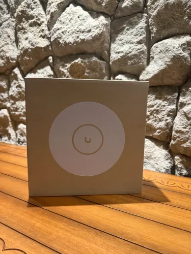 Ubiquiti UniFi U6-Enterprise - LACRADO (WiFi 6E Tri-Band)