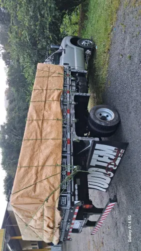 Vendo este f4000 com carroceria