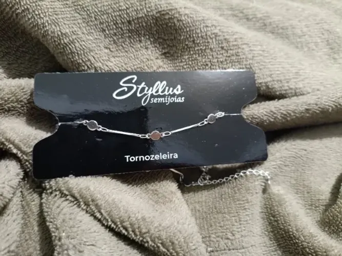 Tornozeleira prata chap lisas com detalhes de palito
