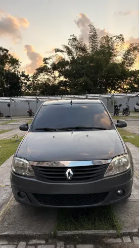 Renault Logan Expression Hi-flex 1.6 16V 4P AUT 2013