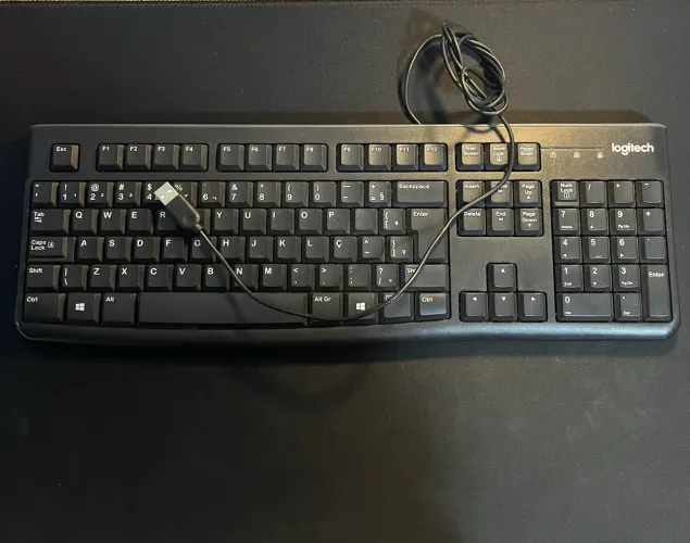 Teclado Logitech com fio