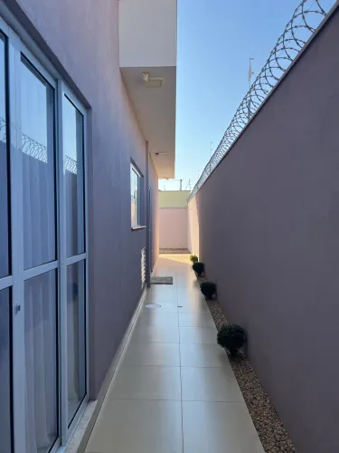 Casa com quintal amplo e 3 quartos no jd Itamarati