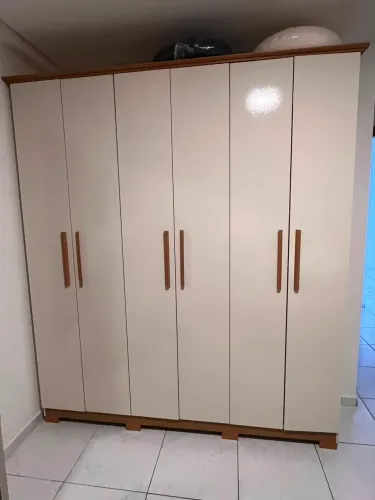 Guarda roupa 6 portas