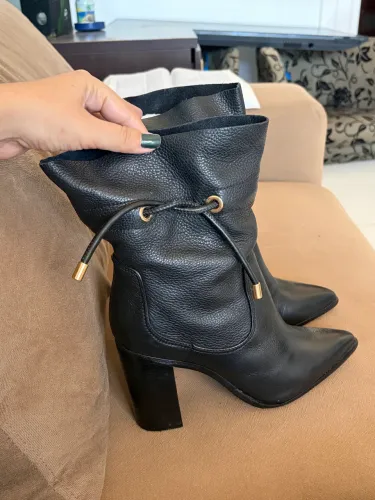 Bota Schutz -couro 