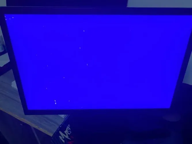 Monitor PC Top 75Hz (Com Manchas na Tela) - Tela Secundária / Câmeras