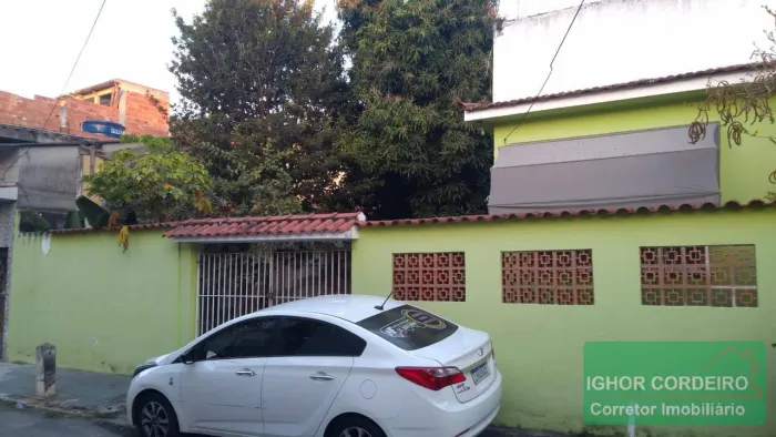 Casa de Vila, 2 quartos com quintal e garagem.