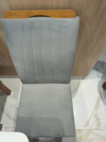 Vendo 4 cadeiras aveludadas seminovas. Cor cinza
