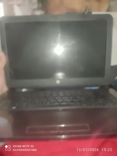 Notebook funcionando tudo com pequenas avarias só carrega no carregador 