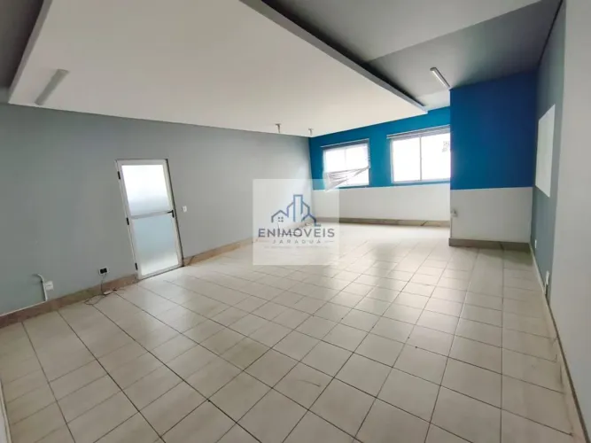 Sala disponível para venda ou aluguel a Av. Sebastião de Brito.