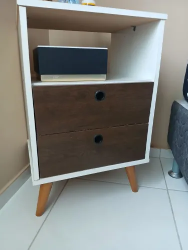 Criado mudo estilo retrô