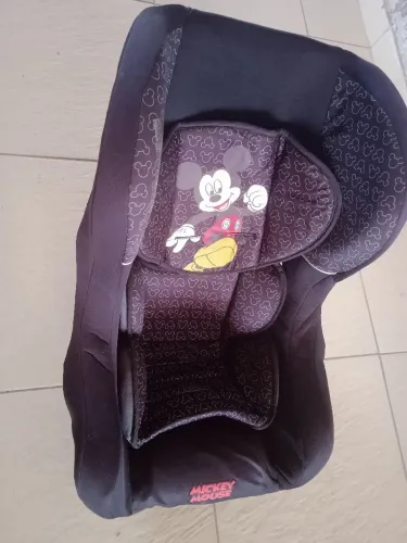Cadeirinha para automóveis- usado e em perfeito estado