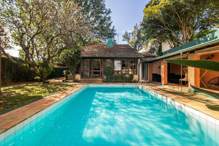 Casa Térrea com 3 Dormitórios (2 Suítes) à Venda no Jardim Petrópolis, São Paulo - SP