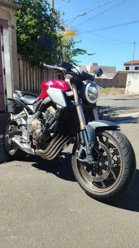 Cb 650 r .Com 16.000 km quero 36.000 na mão .falta 22.000 com parcela de 400 no consórcio