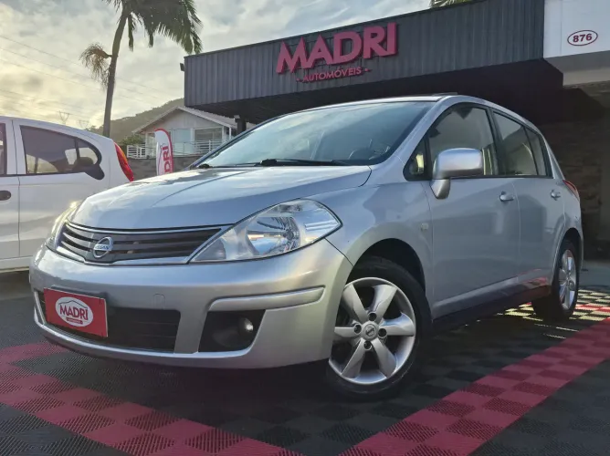 Nissan Tiida SL 1.8/1.8 Flex 16V Mec. 2011