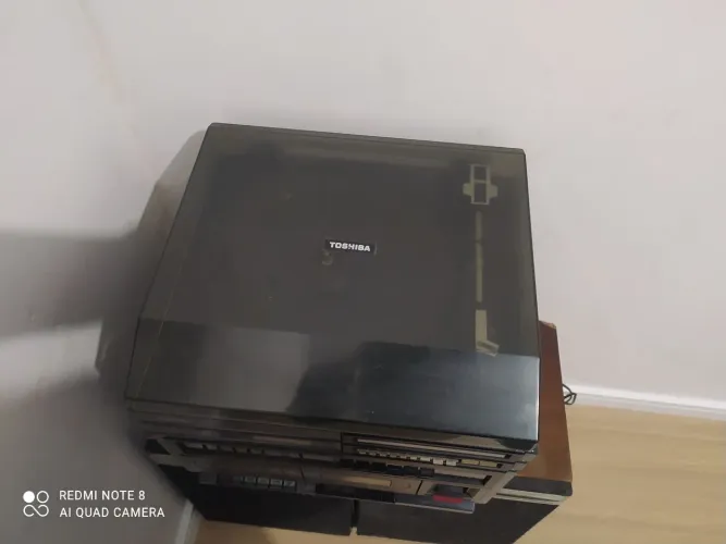 Som 3 em 1 semptoshiba antigo com as caixas de som 