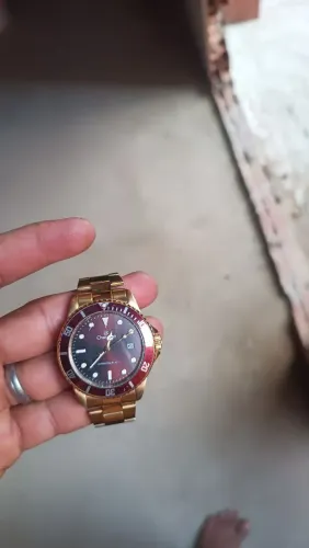 Relógio dourado