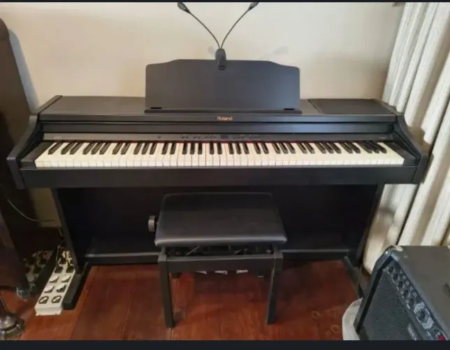 Piano digital Roland 