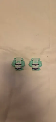 Sharkão, um tubarão azul com detalhes roxos. Elo Monster