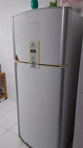 VENDO GELADEIRA ESPAÇOSA