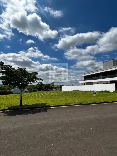 Terreno no Condomínio Residencial Saint Charbel Araçoiaba da Serra
