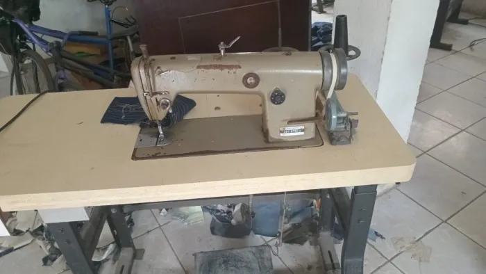Máquina de costura reta Brother