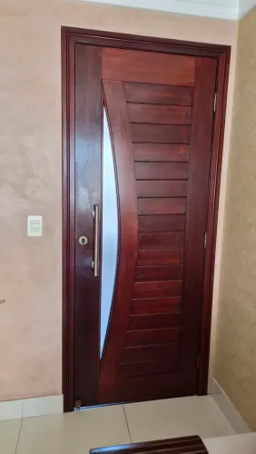 VENDO PORTA PARA APARTAMENTO
