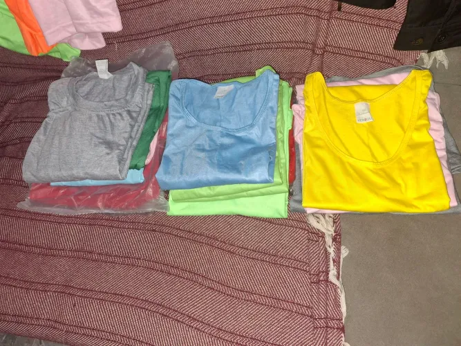 Vendo 17 camisas coloridas para sublimação 