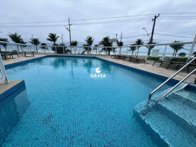 Apartamento à venda no Maracanã em Praia Grande.