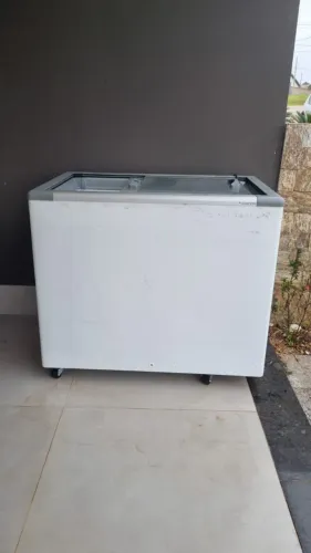 Freezer horizontal expositor Fricon _ 311L _ 127v _ seminovo. Oportunidade!