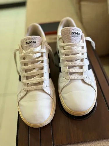 Tênis adidas