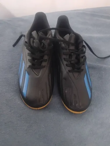 Chuteira Adidas 37