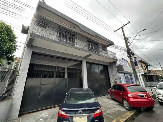 Imóvel de 2 pavimentos com 336m² - Térreo com grande ponto comercial - Centro - Ananindeua