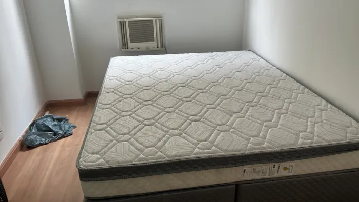 Cama king size com colchão mola ensacada 