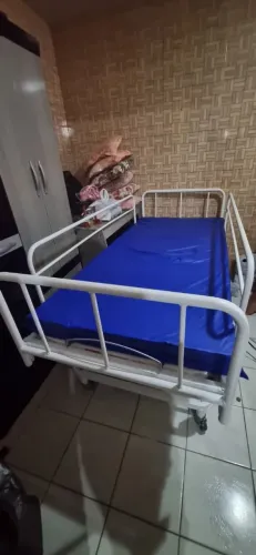 Vendo cama hospitalar motorizada suporta ate 200 kl