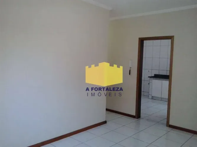 Casa com 3 dormitórios para alugar, 80 m² por R$ 1.739,00/mês - Vila Santa Catarina - Amer
