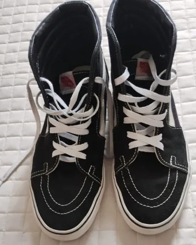 Tenis Vans tipo bota, preto.