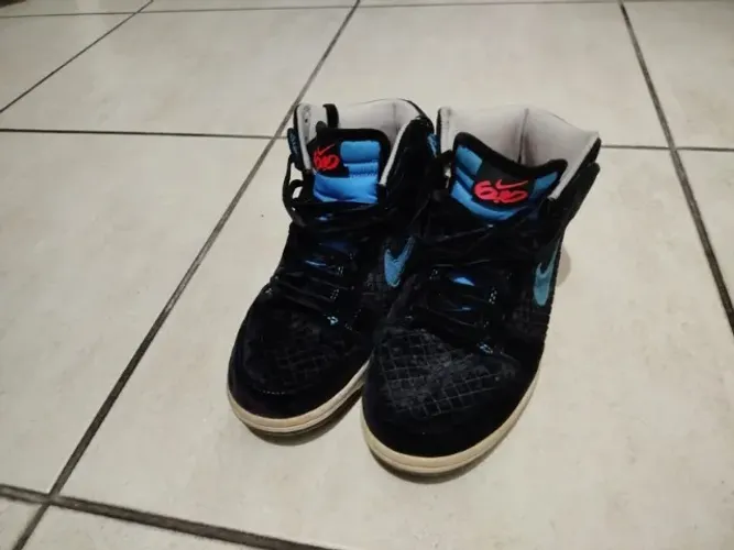 Tenis Nike botinha em camurça