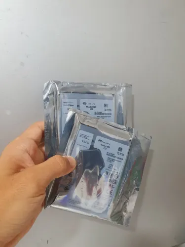 2 HDs 2TB SEAGATE LACRADOS