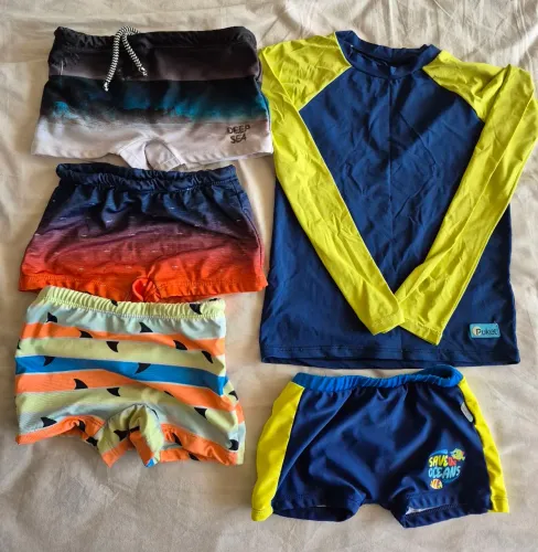 Sungas + blusa praia menino (lote 5 peças)