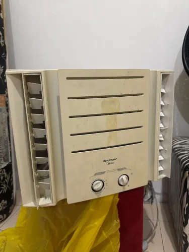 Ar condicionado midea 7500 Btus, com limpeza feita recentemente sem uso, para quarto.