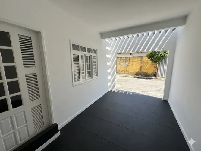 Casa de 2 frentes na Cidade 2000