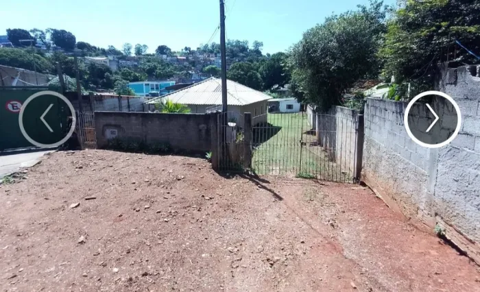 Aluga,se Casa grande com três quartos,duas sala ,cozinha ,dois banheiros