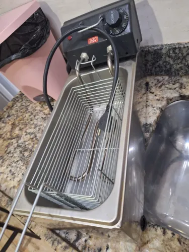 Fritadeira eletrica 3 litros 220v