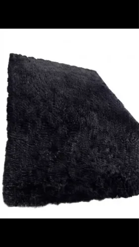 Tapete peludo preto