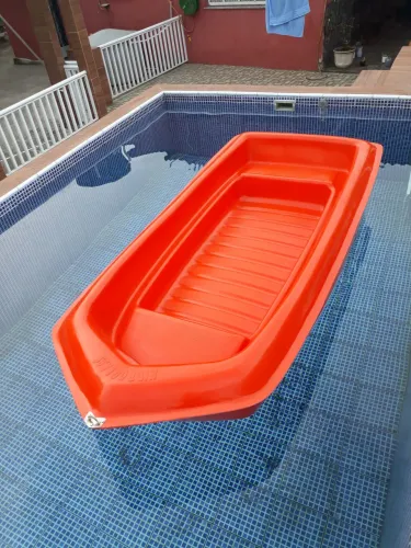 Bote de apoio casco duplo