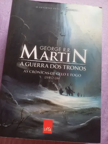 Vendo livro a guerra dos tronos  livro um