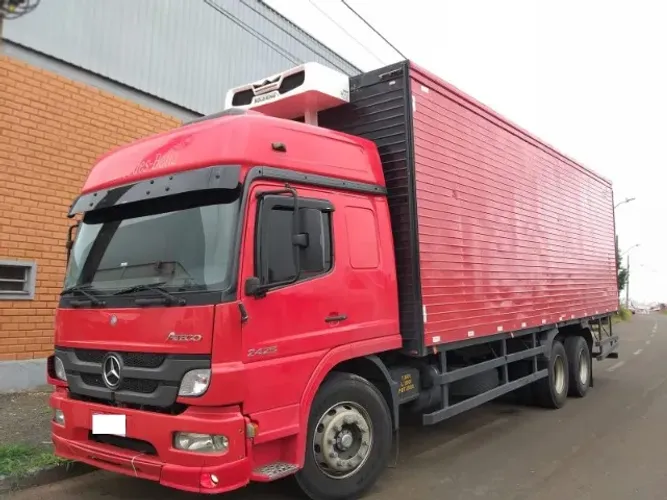 Mb atego 2425 6x2 refrigerado 2011