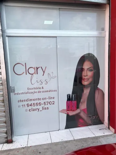 Adesivo perfurado